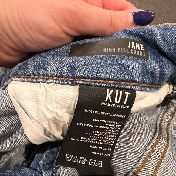 Kut from the Kloth Jane High Rise Short size 4 - Picture 4 of 4